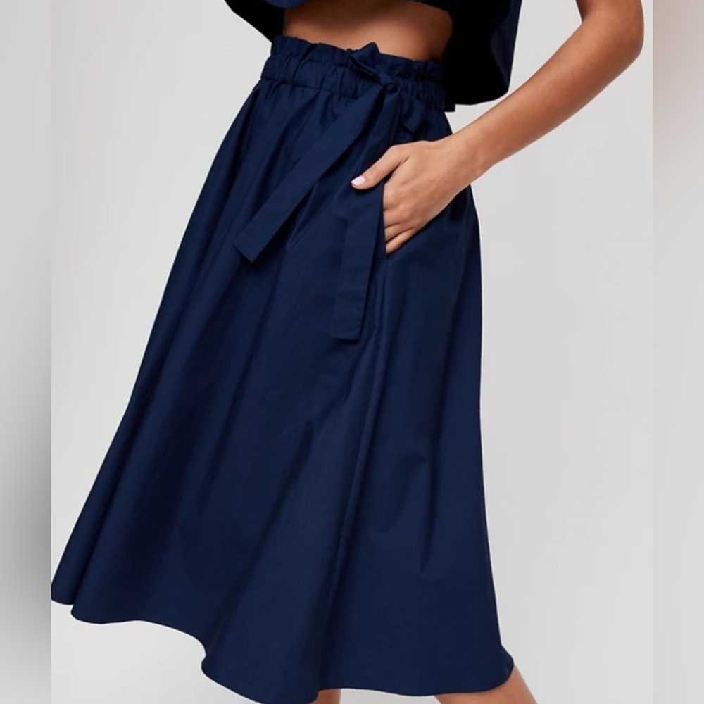 ARITZIA Wilfred Navy Blue Paper bag waist , knee high Skirt.